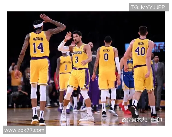 詹姆斯的篮球传奇之路:从天赋少年到NBA巨星的成长故事 詹姆斯的篮球传奇之路:从天赋少年到NBA巨星的成长故事